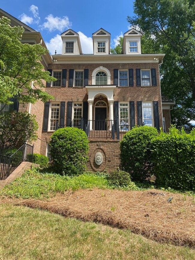 Building Photo - 529 Queens Rd