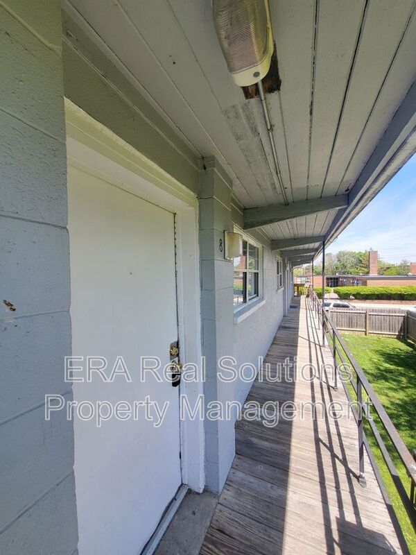 Building Photo - 1467 E Mound