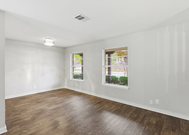 Foto del edificio - Updated 3 Bedroom Home in Northside ISD with Pool Access