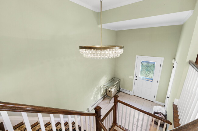 Building Photo - "Discover Comfort and Elegance: Spacious 4-Bed, 3-Bath Home with Hardwood Floors & Central Vacuum...