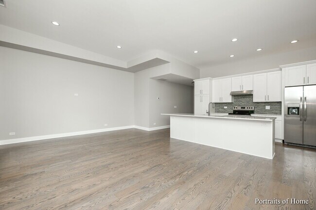 Kitchen Island - 4105 N Lincoln Ave