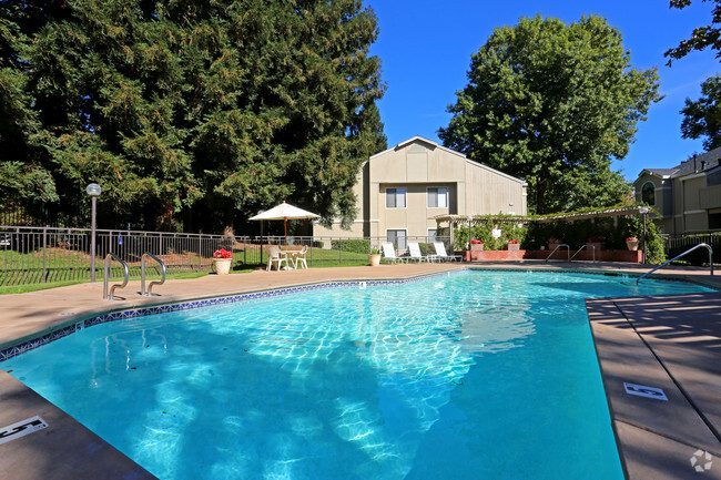 Piscina - Lakeview Garden Apartments