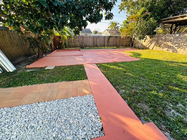 Foto del edificio - 1659 Magnolia Ln