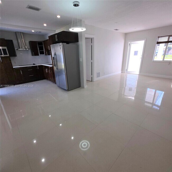 Foto del edificio - 7555 SW 28th Street Rd