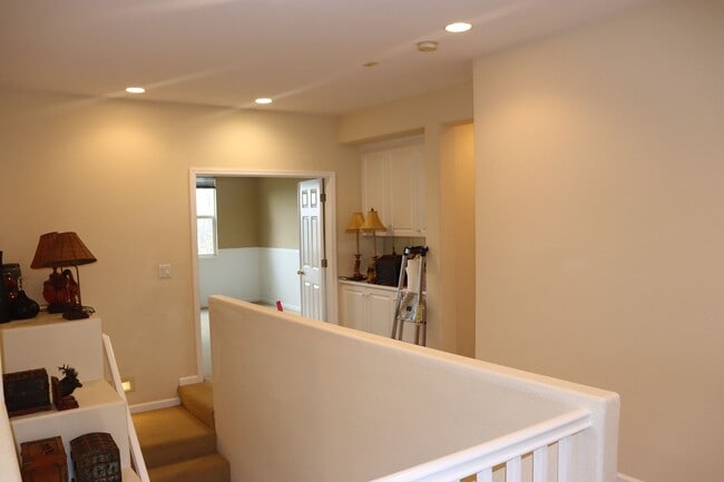 Foto del edificio - Communication Hill 4 bed 2.5 bath Single Family Home