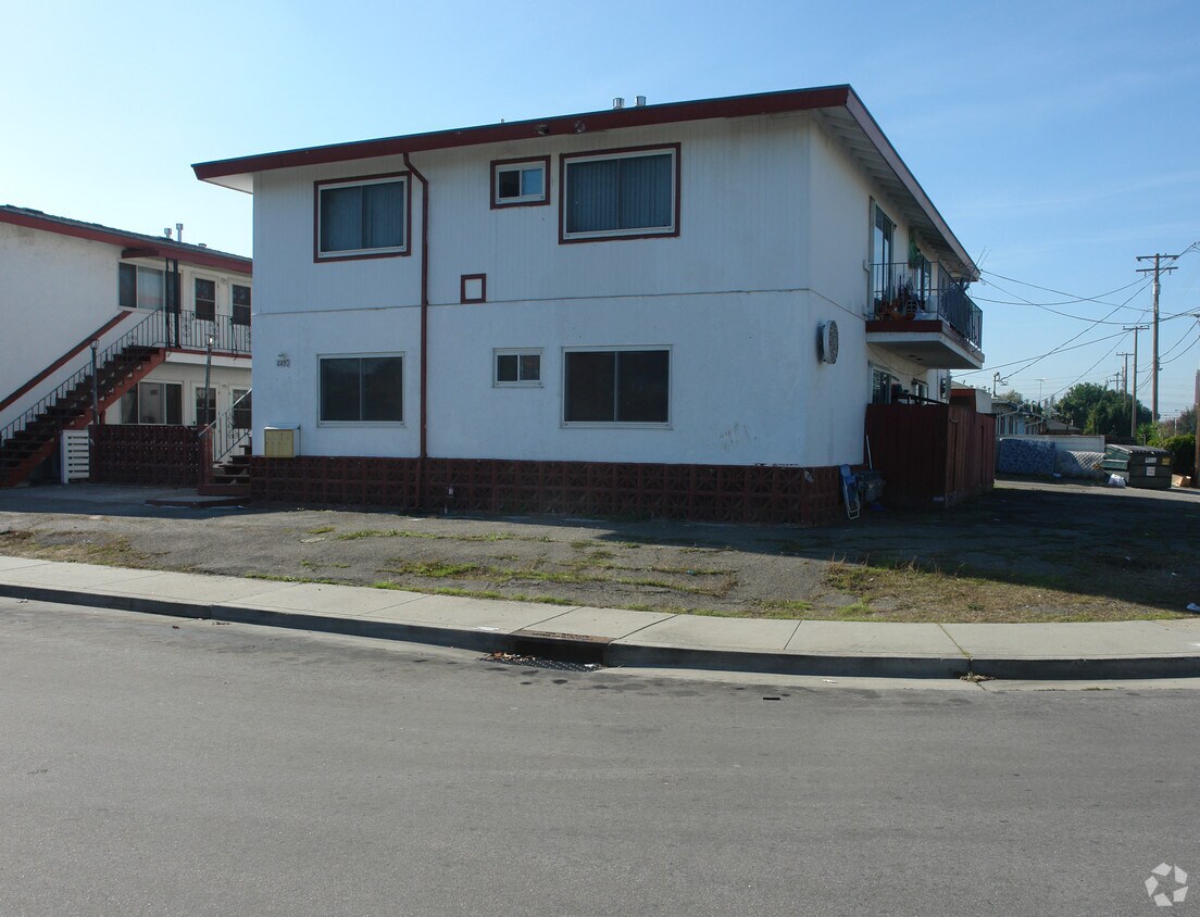 Foto del edificio - 4470-4480 Bassett St