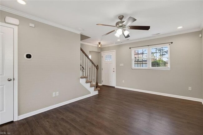 Building Photo - 3016 Aaron Dr