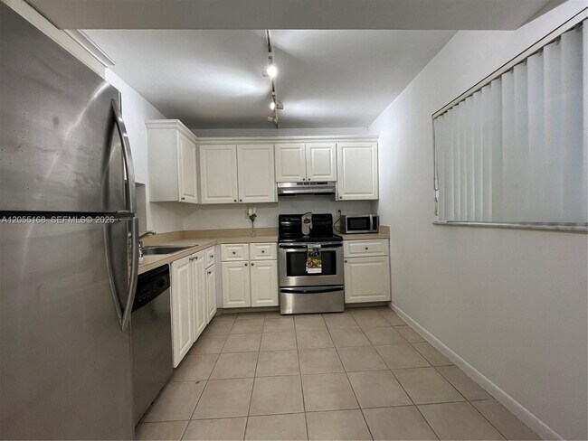 Foto del edificio - 701 N Pine Island Rd