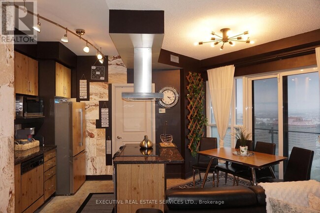 Building Photo - 50 Absolute Ave