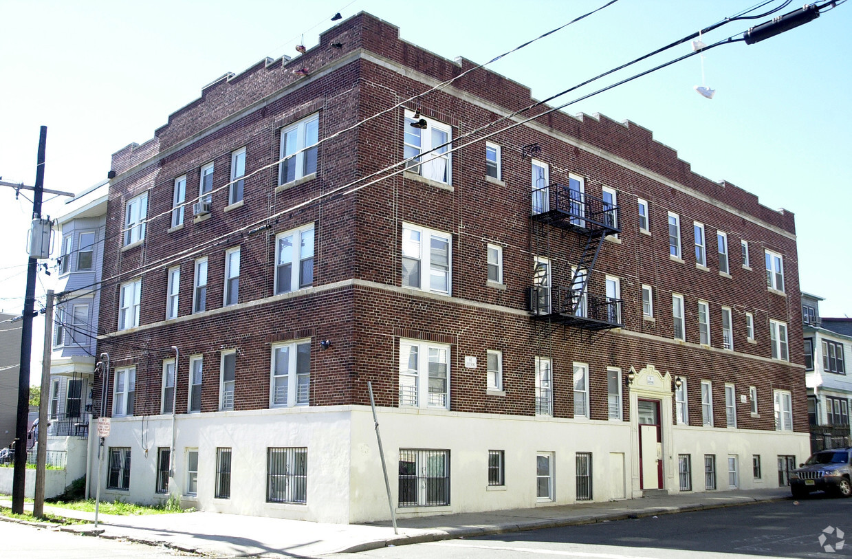 Building Photo - 1 Roosevelt Ter