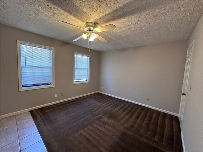 Foto del edificio - 502 Oakwood Ct