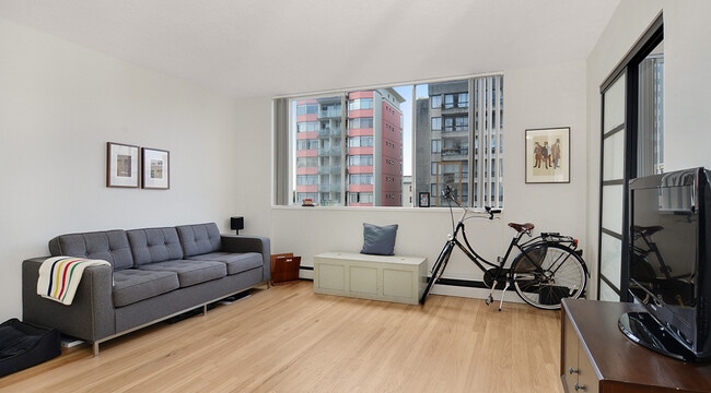 Building Photo - Breakers