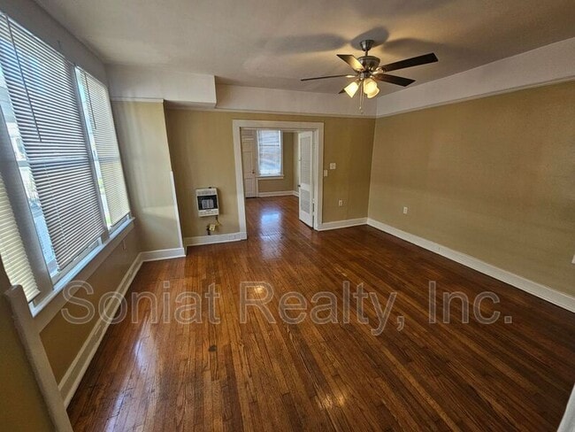 Building Photo - 5324 Prytania St