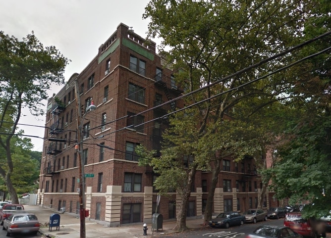 Primary Photo - 215 W 259th St