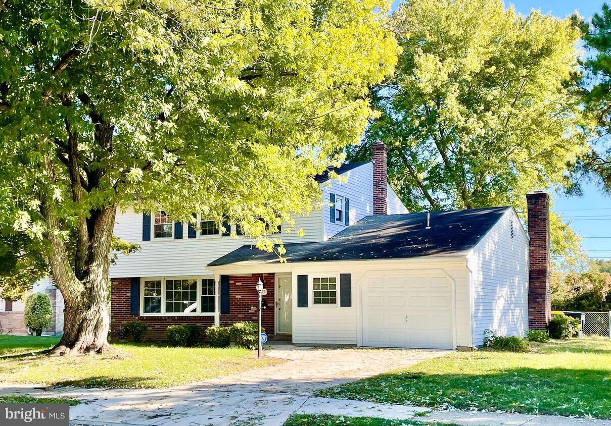 Primary Photo - 919 Schoolhouse Ln