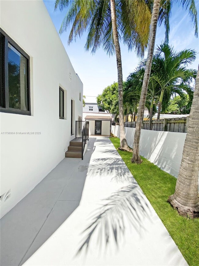 Foto del edificio - 1687 SW 11th St