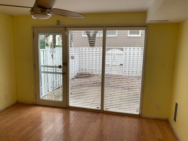 Foto del edificio - 270 G St SW