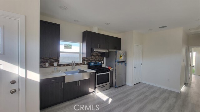 Foto del edificio - 10716 Valley View Ave