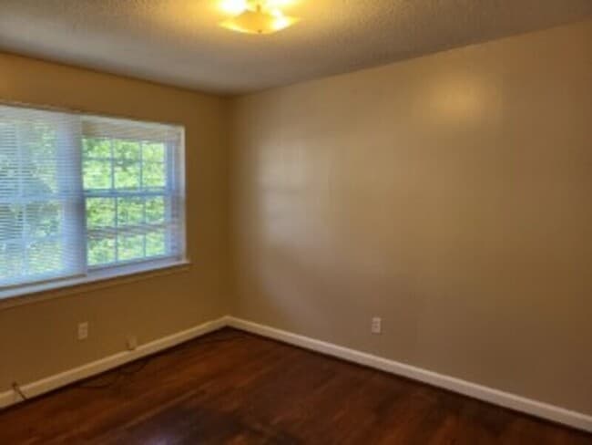 Foto del edificio - 4724 Hovis Rd
