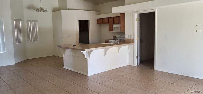 Building Photo - 4775 Tracy Ln