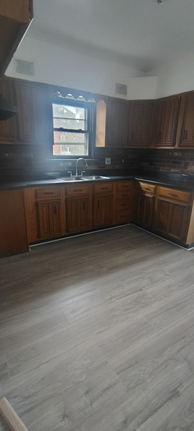 Building Photo - 701 Pemberton Pl