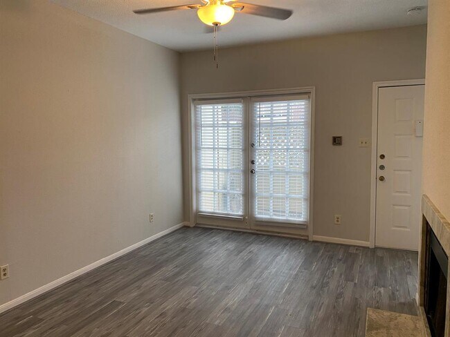 Building Photo - 2121 El Paseo St