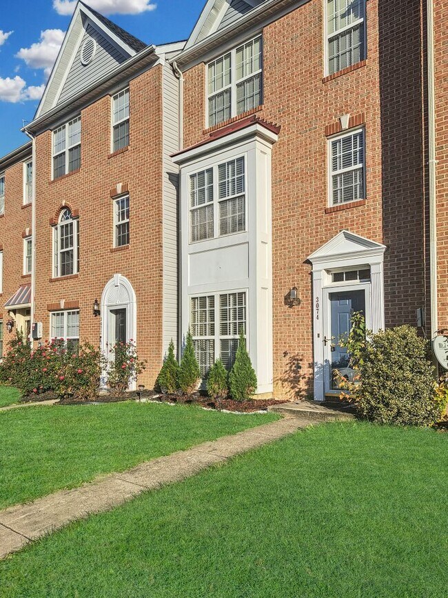 Foto del edificio - 3074 Esser Pl