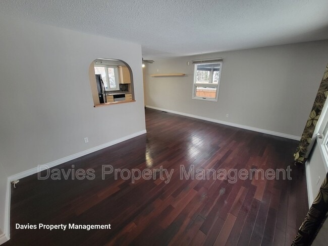 Building Photo - 9239-9148 148 St NW