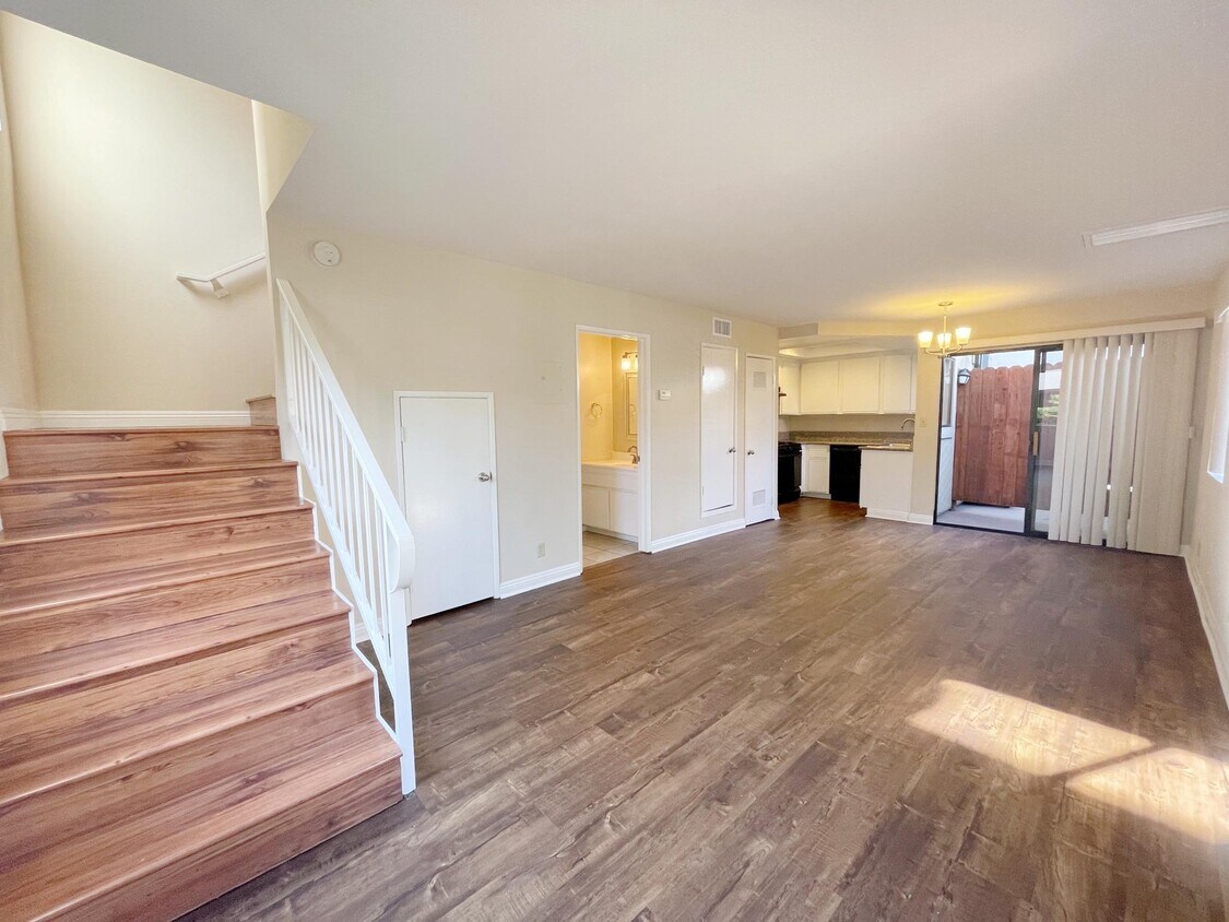 Primary Photo - 1206 Viola Ave