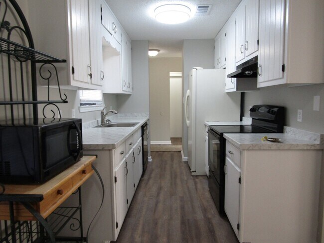 Foto del edificio - A Beautifully Renovated 3-Bedroom Home in ...