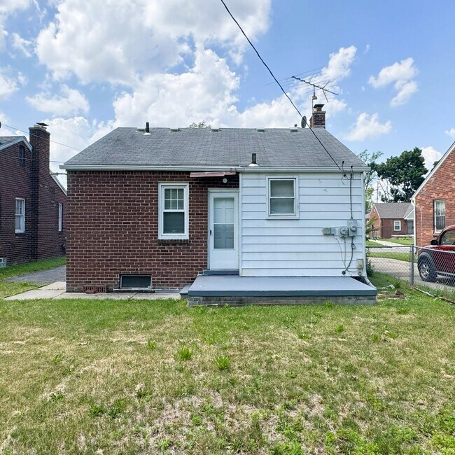 Foto del edificio - 18286 Oakfield Ave