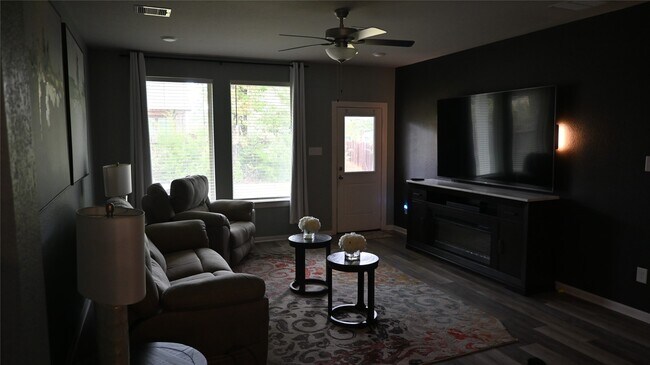 Building Photo - 127 Winged Elm Ct