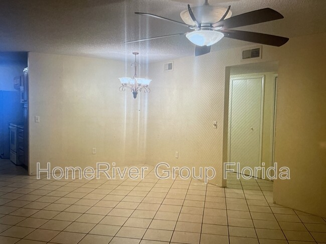 Building Photo - 629 E Rosewood Ln