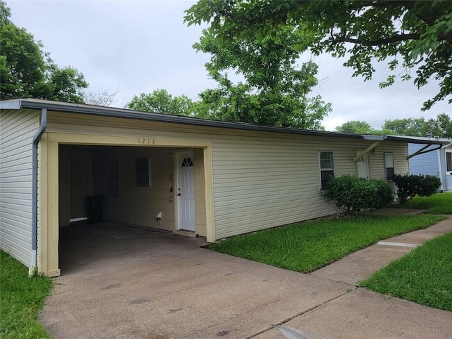 Photo - 1218 Gate Ln Dr House