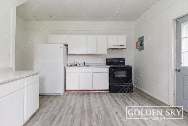 Building Photo - 717 N Mulberry St