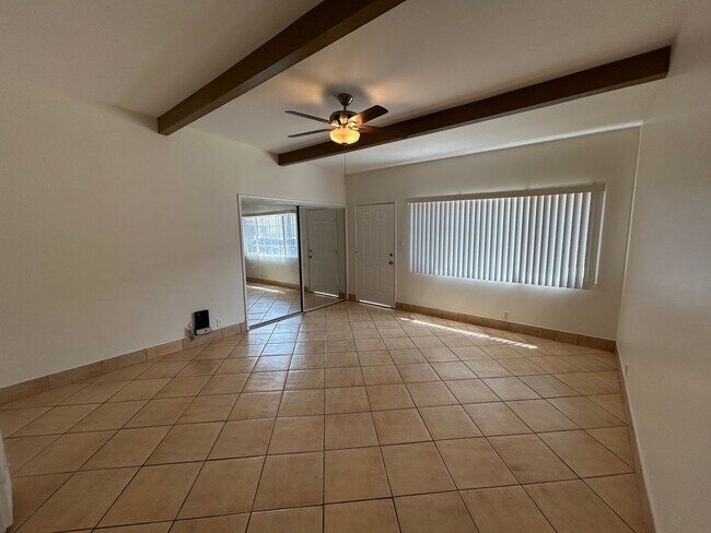 Foto del edificio - 4442 E 7th St