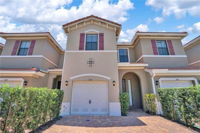 Foto principal - 3313 NW 11th Ave