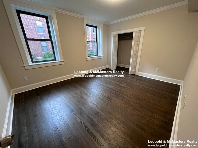 Foto del edificio - 72 Longwood Ave