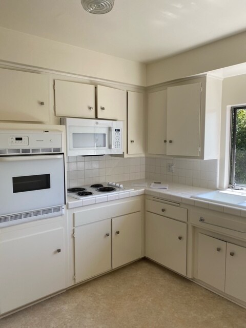 Kitchen - 1740 Huntington Dr