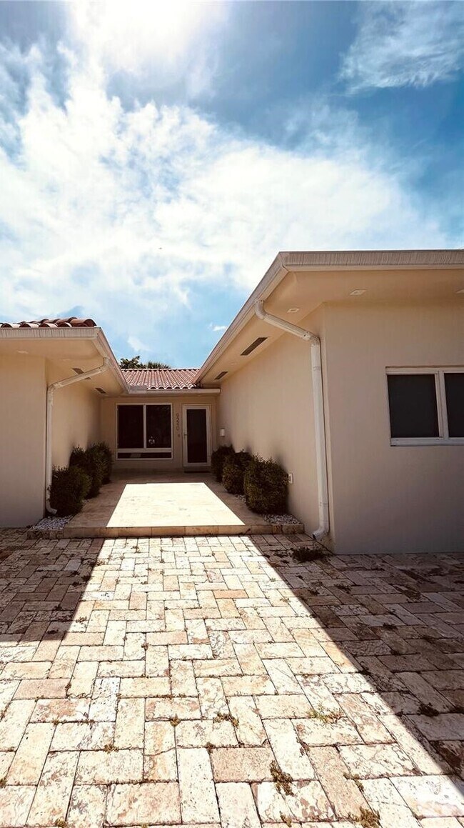 Best Seaway Luxury Condos for Rent Surfside, FL 45 Rentals Page 2