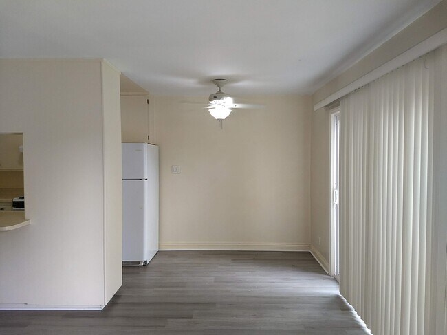 Foto del edificio - 4804 Del Amo Blvd