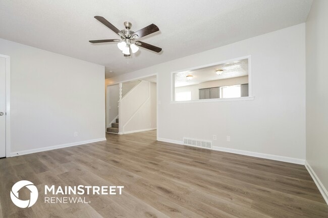 Building Photo - 403 E 9th St