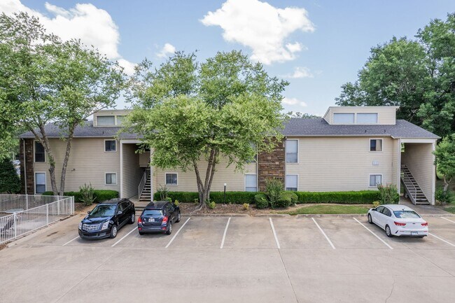 Foto del edificio - $300 OFF FIRST MONTH RENT