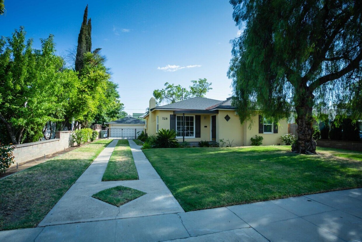 725 W Pine Ave, Fresno, CA 93728 House for Rent in Fresno, CA