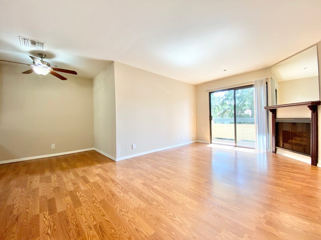 Primary Photo - 100 N Clark Dr