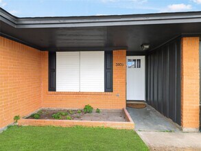 Building Photo - 3105 Church St