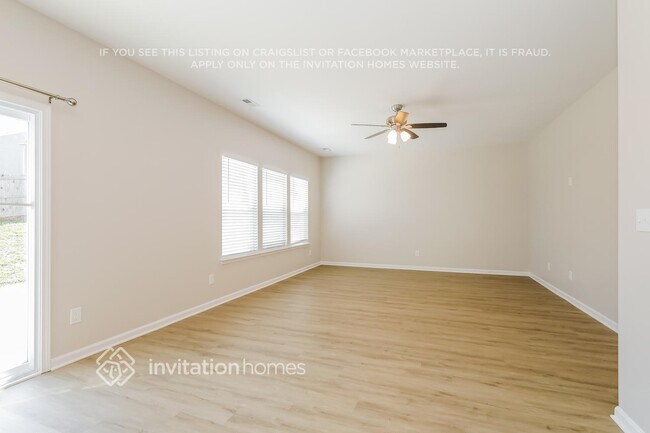 Building Photo - 1841 Swan Dr