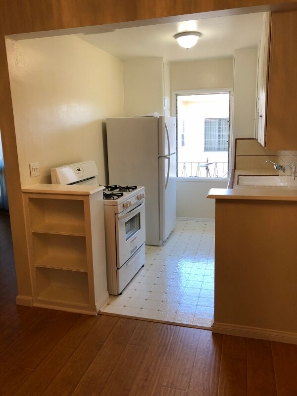 Foto del edificio - 611 N Flores St