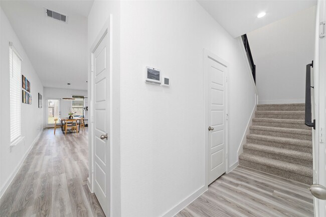 Foto del edificio - 12315 Churchill downs Dr