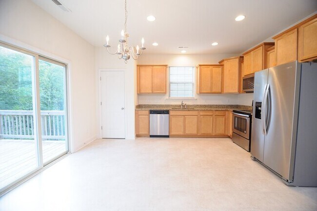 Building Photo - A Must See!!